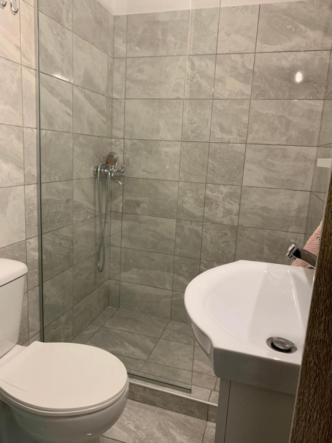 Holodek Apartments Goudi semi-basement Atene Esterno foto