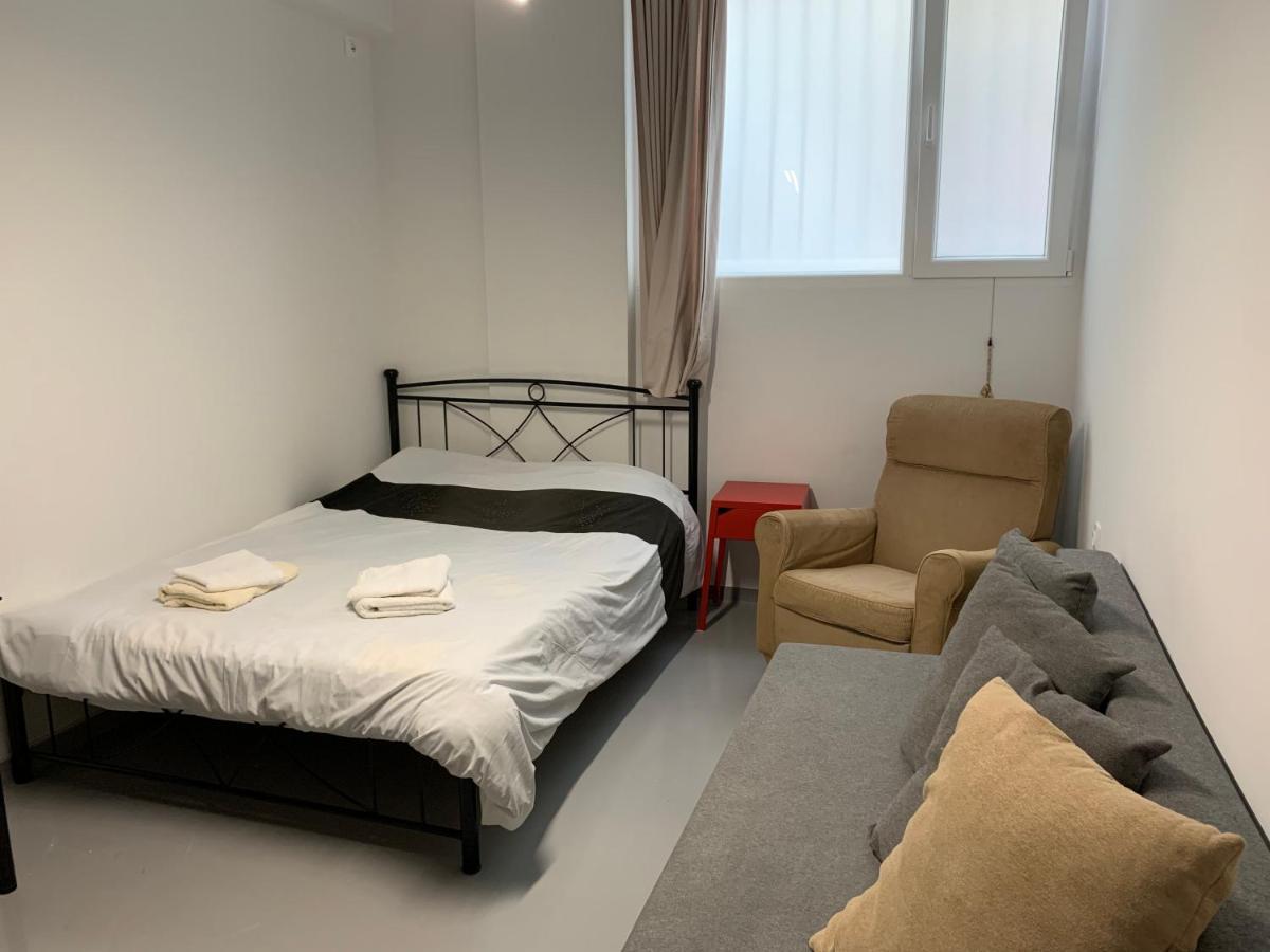 Holodek Apartments Goudi semi-basement Atene Esterno foto