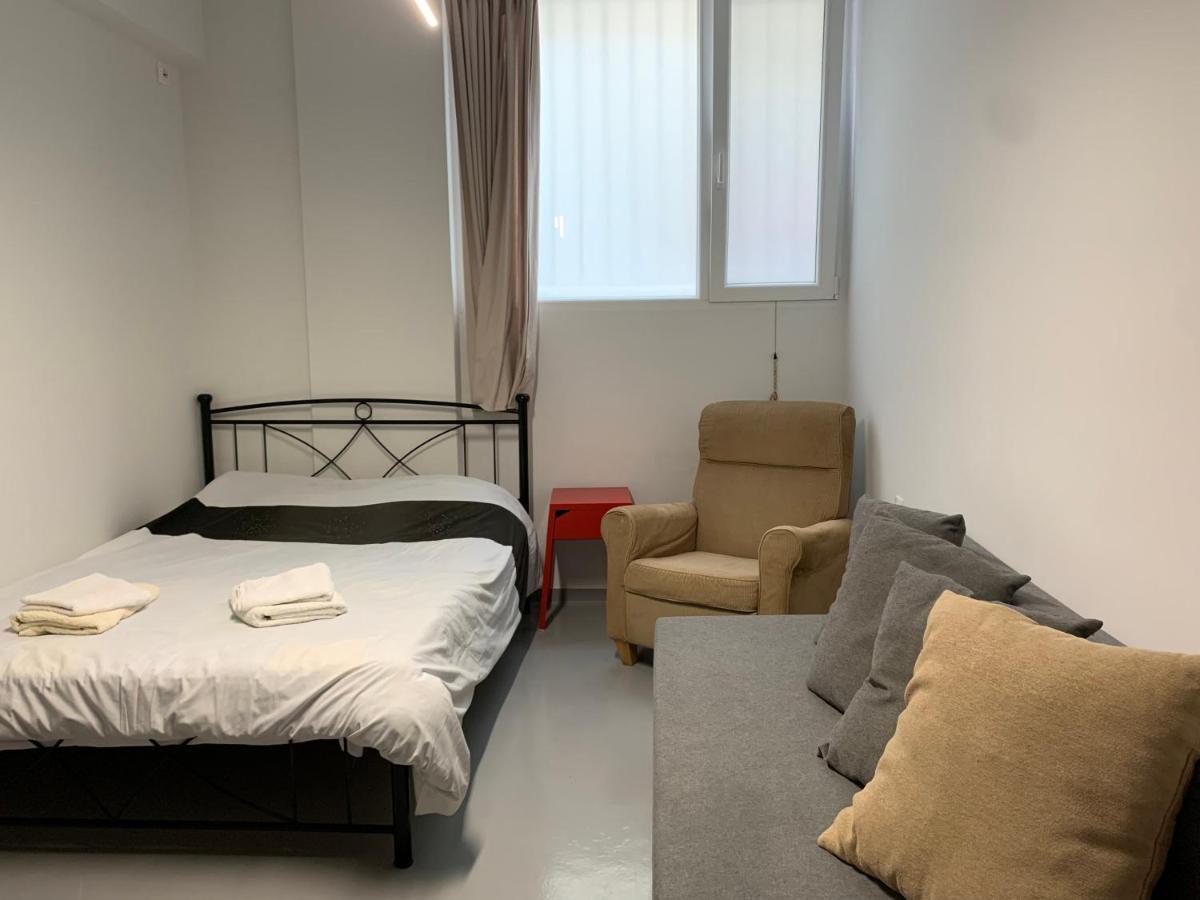 Holodek Apartments Goudi semi-basement Atene Esterno foto